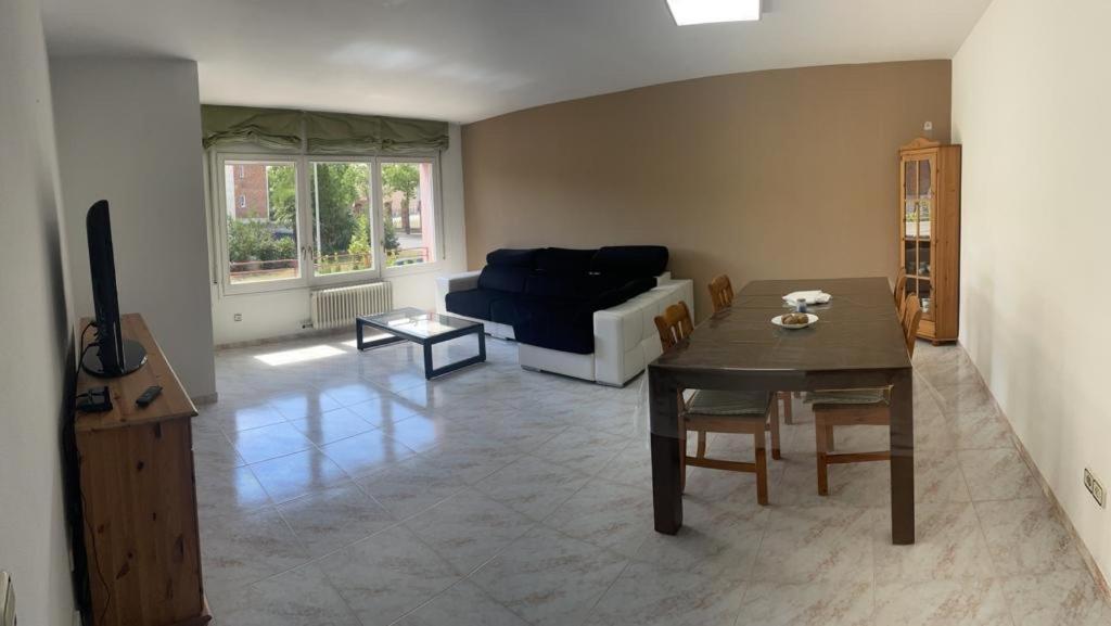 Apto. Grande, Luminoso Y Centrico Apartman Olot Kültér fotó